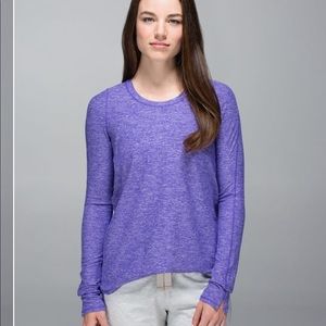 Lululemon bruised berry tuck and flow size 6